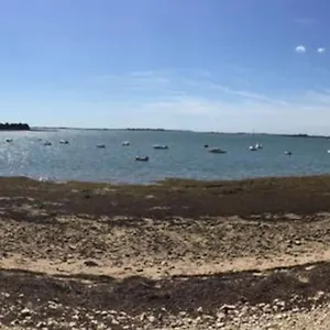 meubl-sur-lile-de-tascon-300-m-de-la-plage.inbrittany.com/